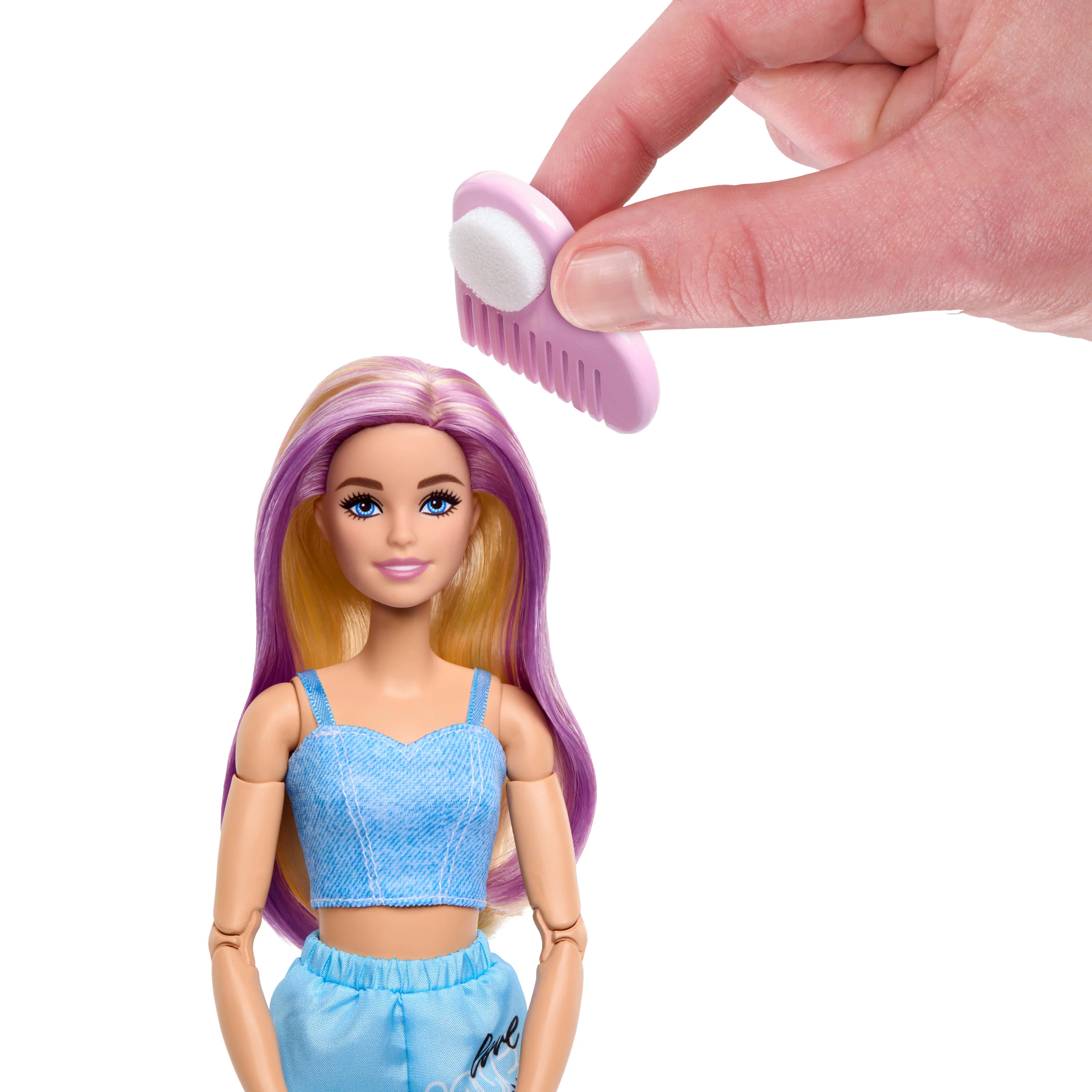 Barbie Deluxe Style Doll With 4 Fashions, 4 Accessories, 4 Interchangeable Hands & Color Change Hair - Image 3