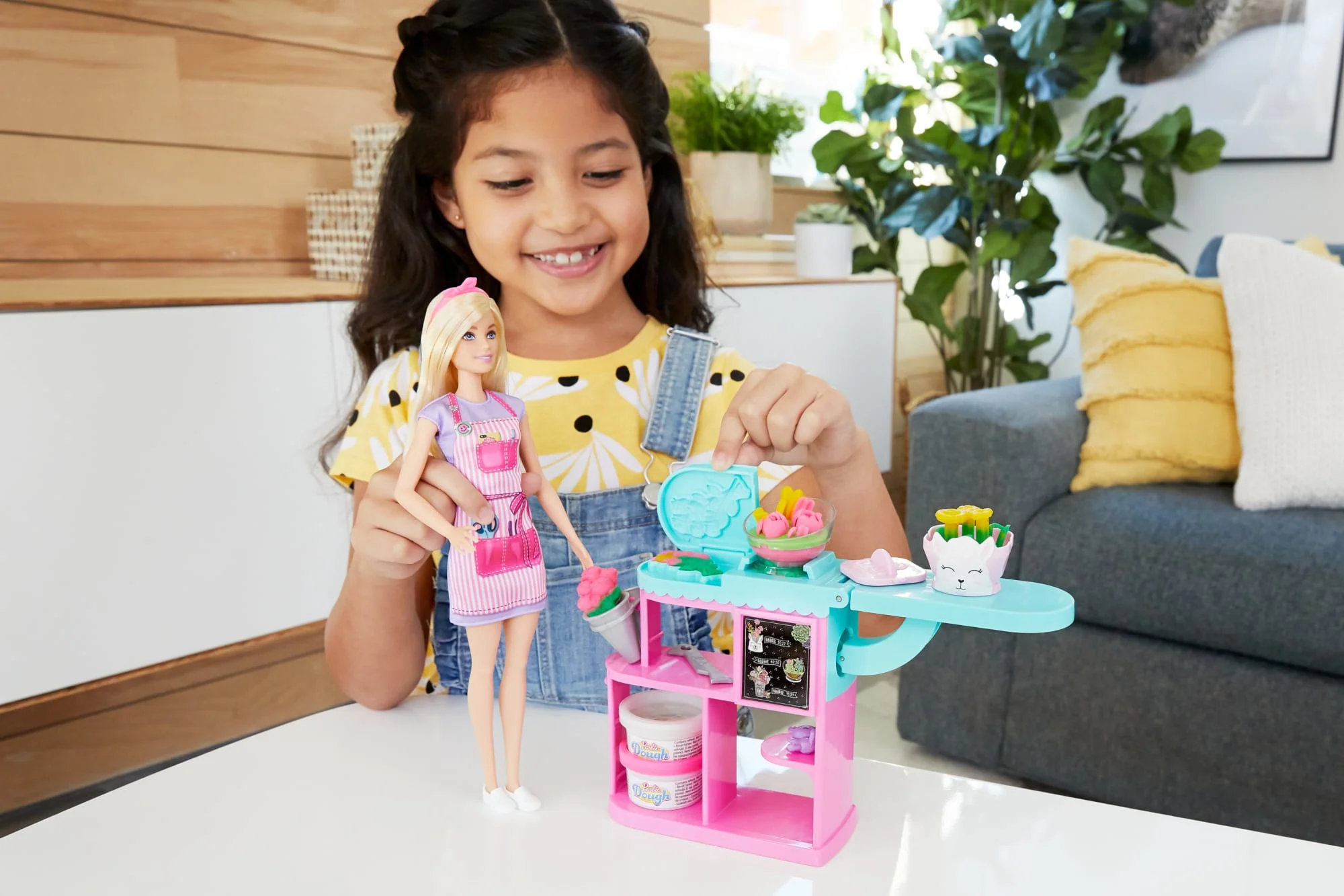 Barbie Florist Playset With Blonde Doll, Dough, Vases & More, Ages 3 & Up - Image 2