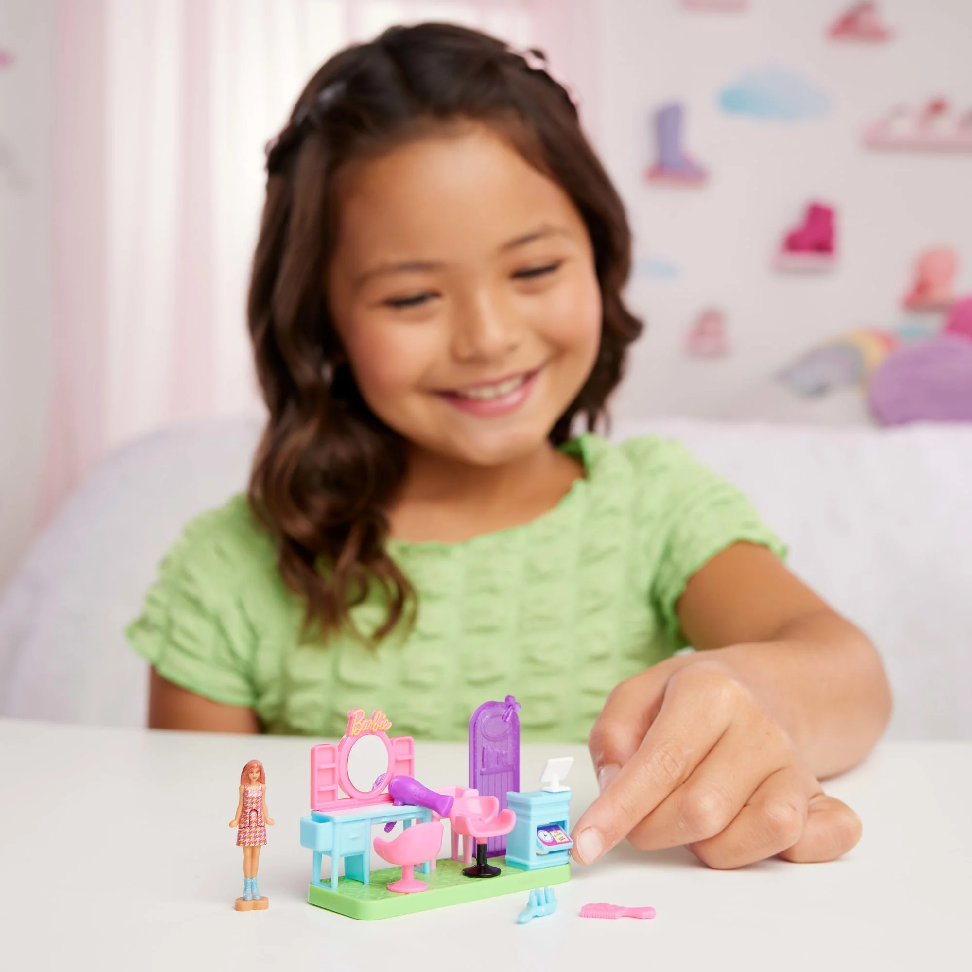 Barbie Mini Barbieland Collectible Hair Salon Playset With 1.5-inch Barbie Doll, interactive Play Areas For Storytelling Fun - Image 2