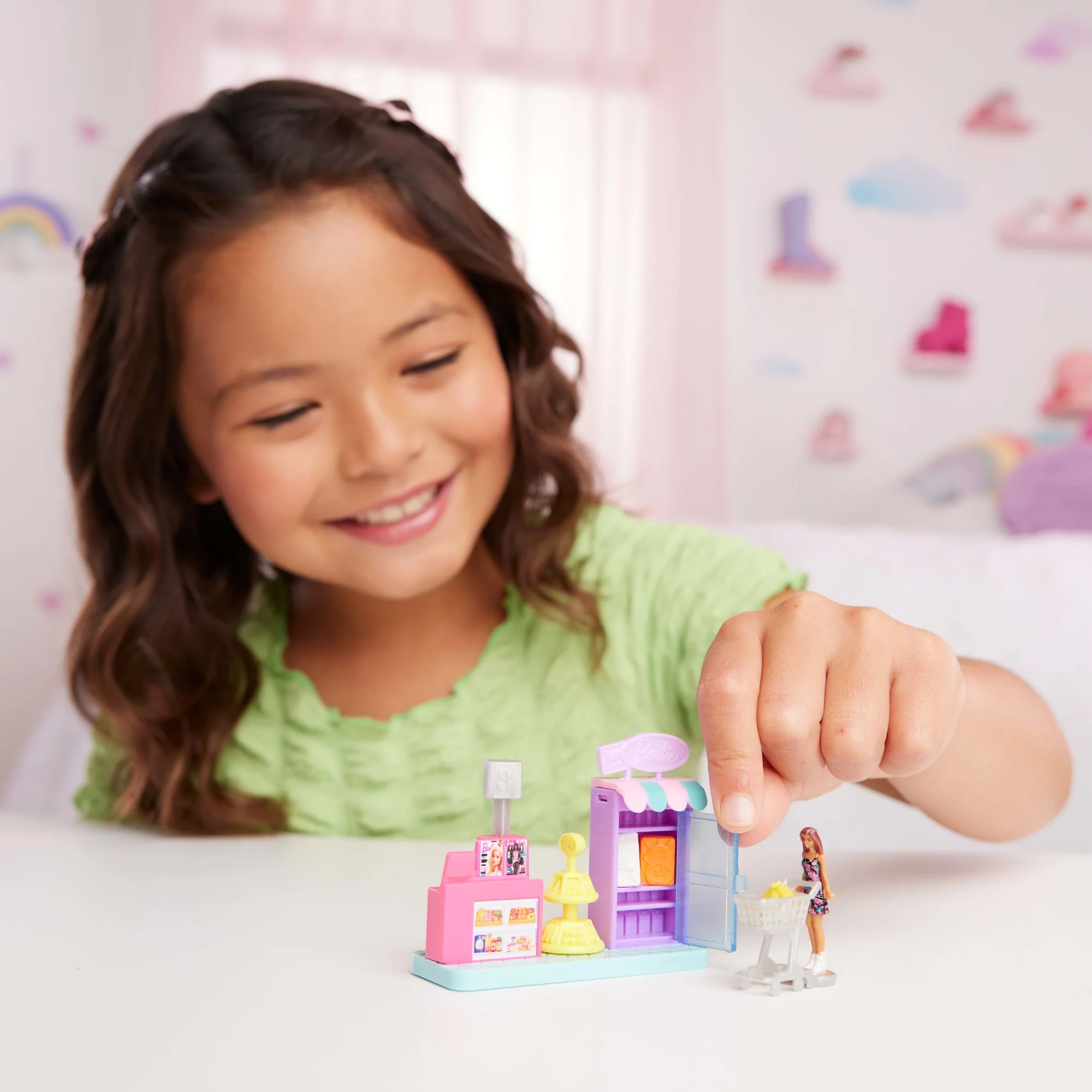 Barbie Mini BarbieLand Set de Juego Supermercado con Mini Muñeca - Image 2