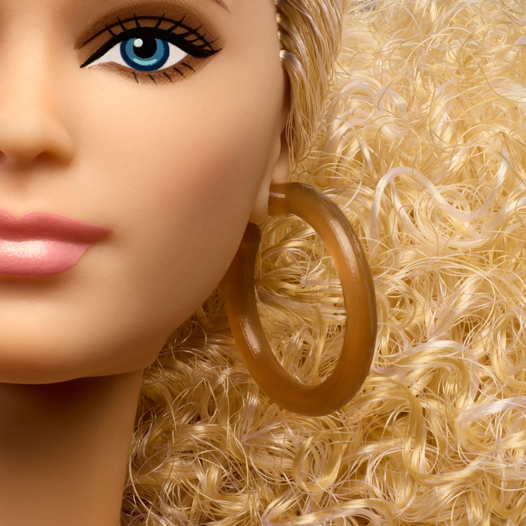 Barbie Signature Barbie Basics - Saia Dourada - Image 4