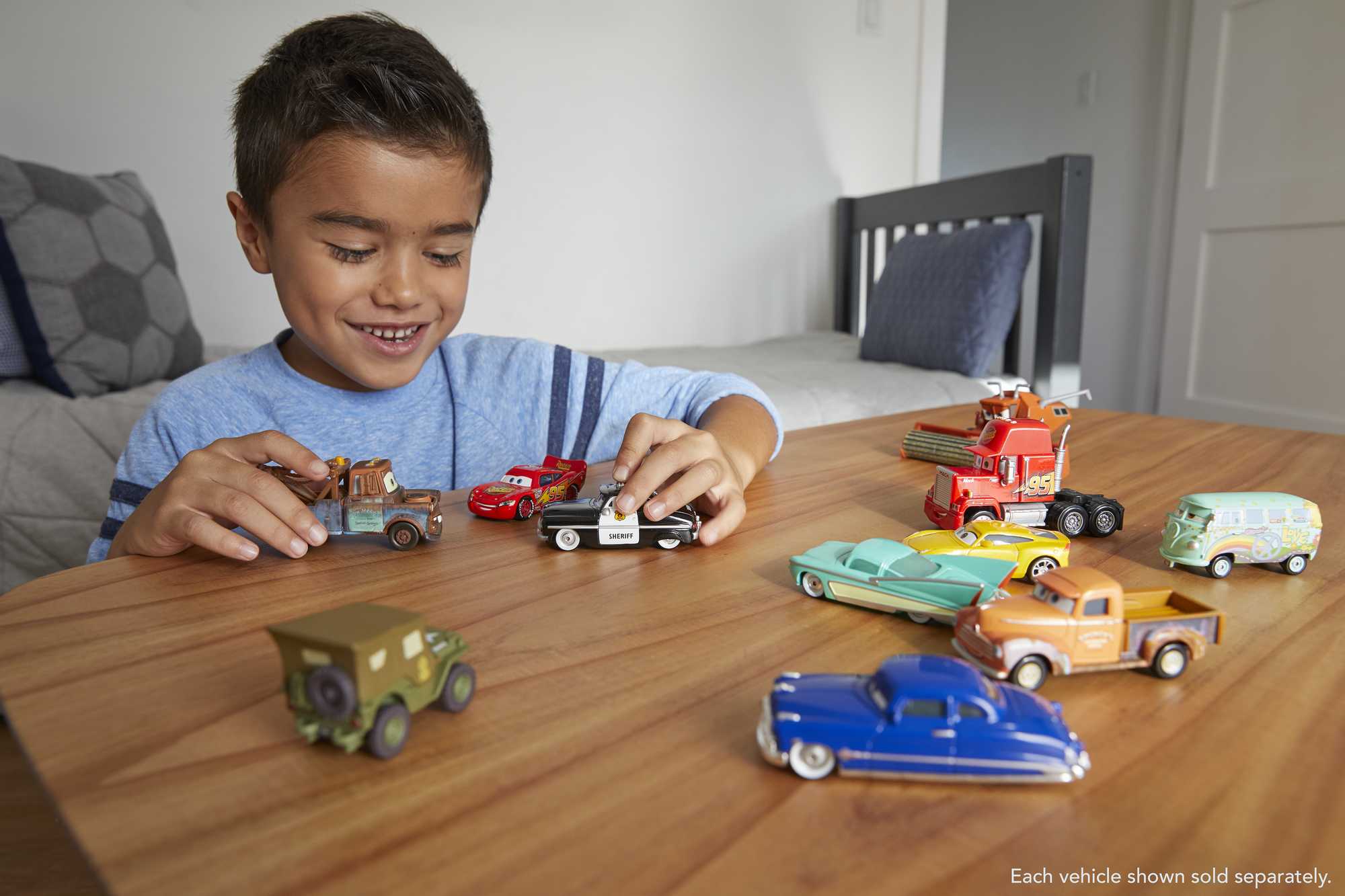 Carros da Disney e Pixar Diecast Veículo de Brinquedo Rust-Eze Cruz Ramírez - Image 2