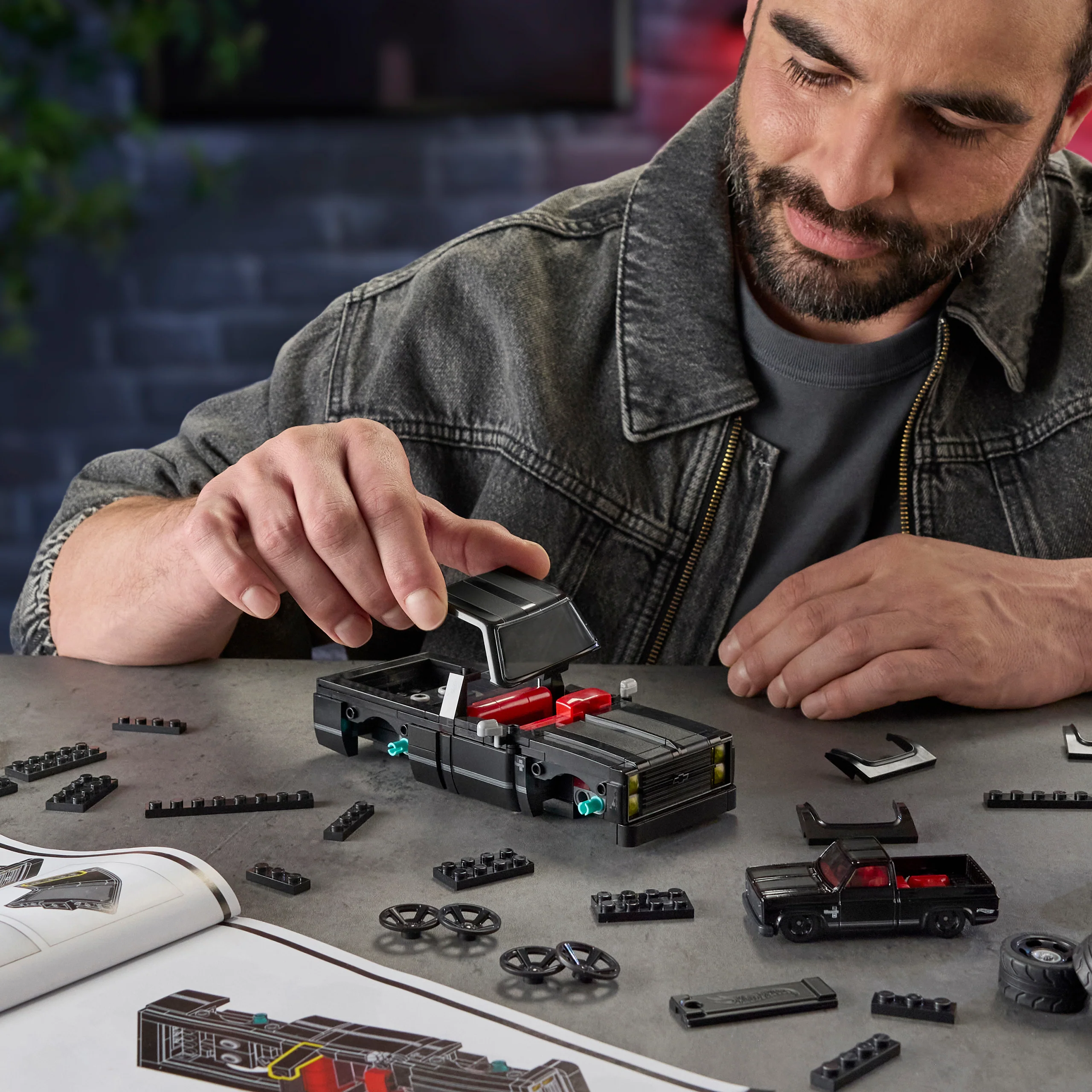 Coffret de Construction Mattel Brick Shop Hot Wheels, Chevy Silverado 1983 - Image 2
