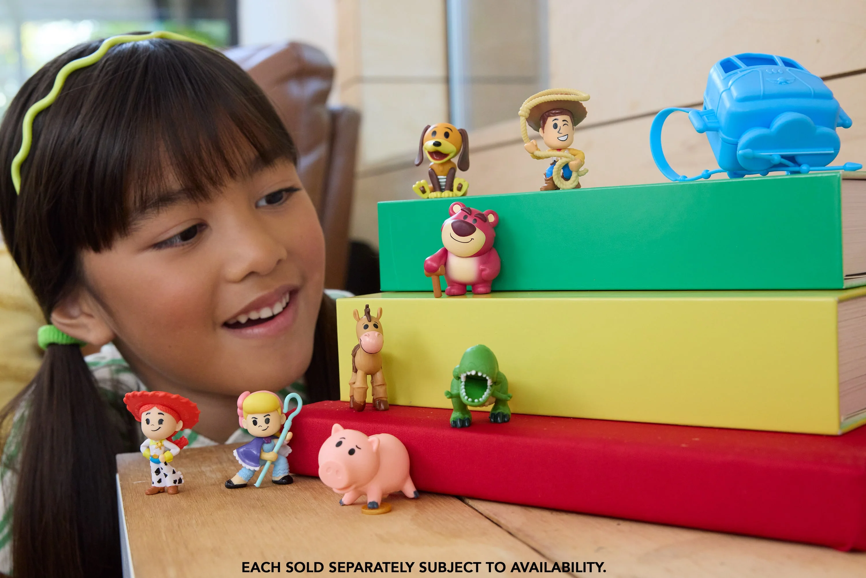 Disney And Pixar Toy Story 5 Small Stars Mini Figures, Movie Toys in Accessory Backpack - Image 2