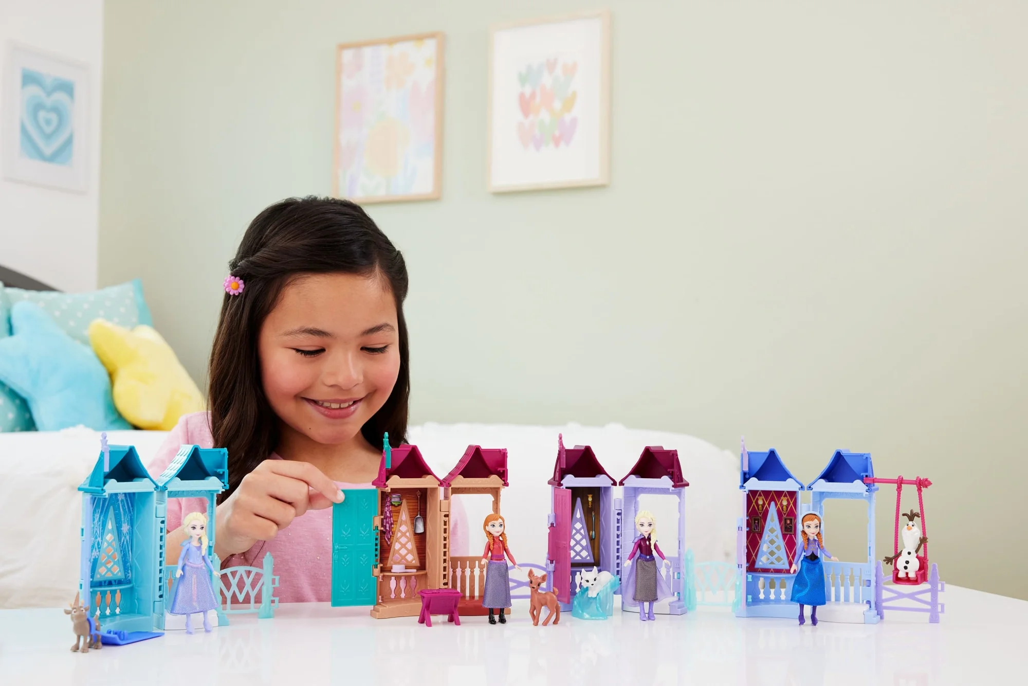 Disney Frozen Small Doll Playset With 5 Surprises Including Anna Or Elsa (Characters May Vary) - Image 2
