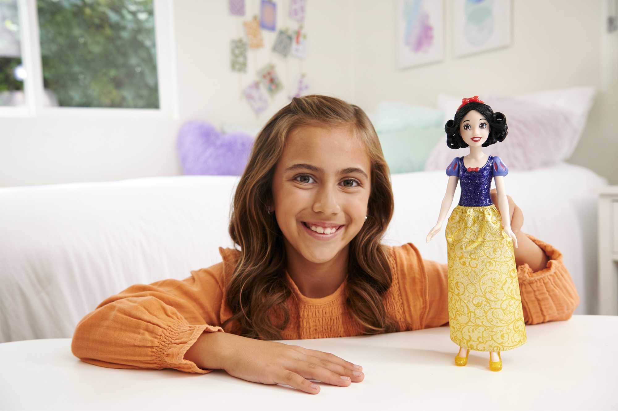 Disney Princess Snow White Doll With Sparkling Fashion & Accessories, Inspired By Disney Movie - Image 2