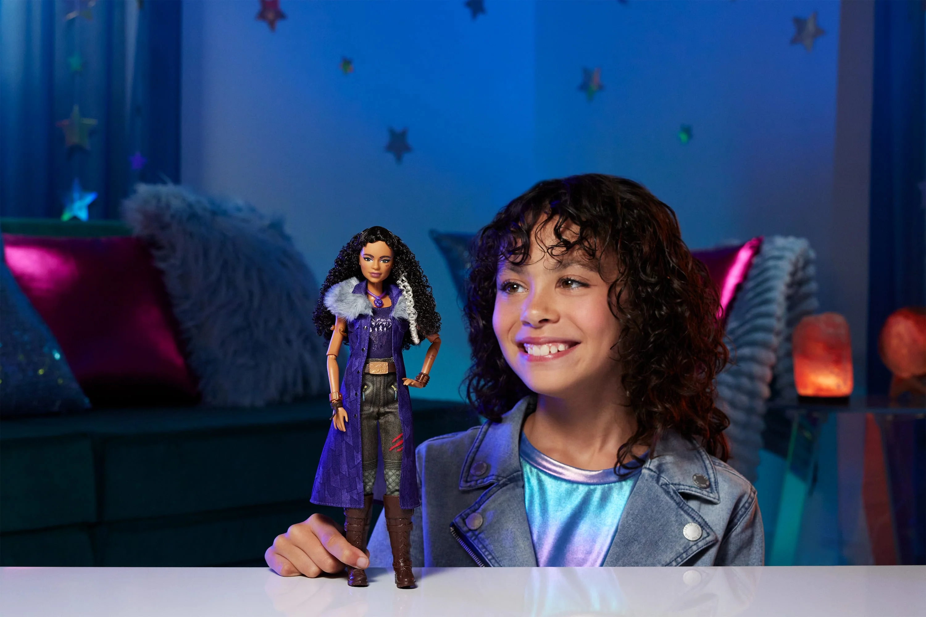 Disney Zombies 4: Dawn Of The Vampires Willa Lykensen Doll With Movie-Inspired Outfit & Accessories - Image 2