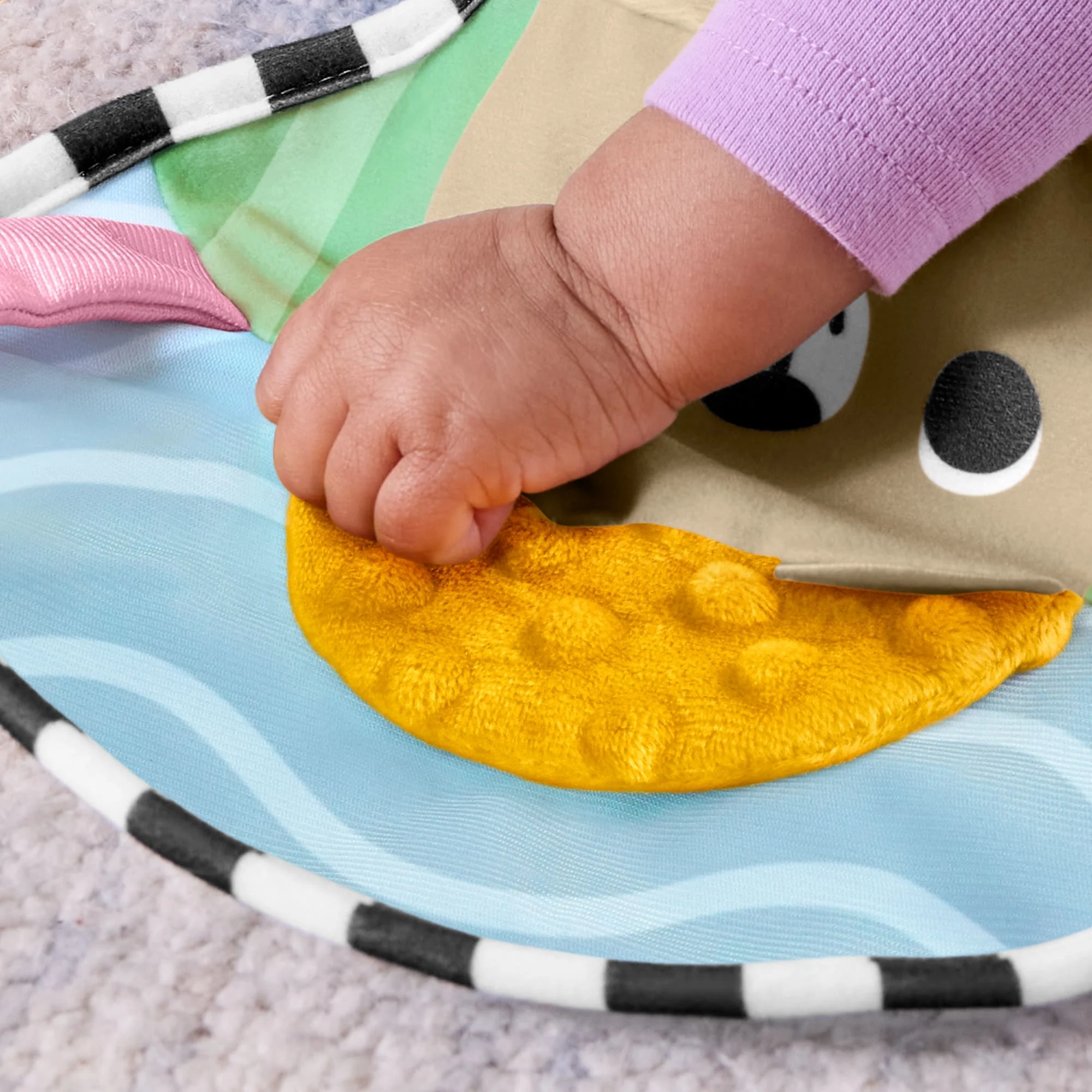Fisher-Price Baby Brinquedo para Bebês FP Almofada Colorida - Image 3