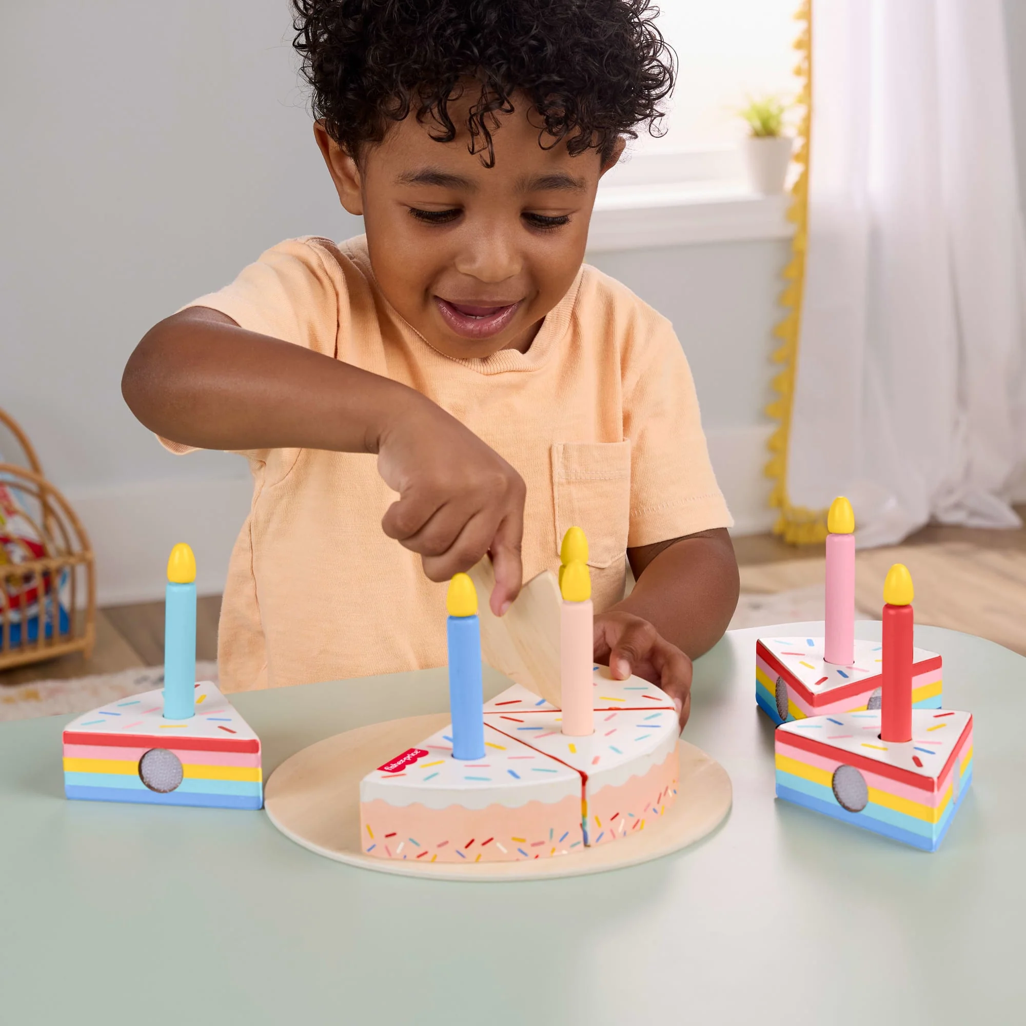 Fisher-Price Juguete para Bebés Pastel de Cumpleaños de Madera - Image 2
