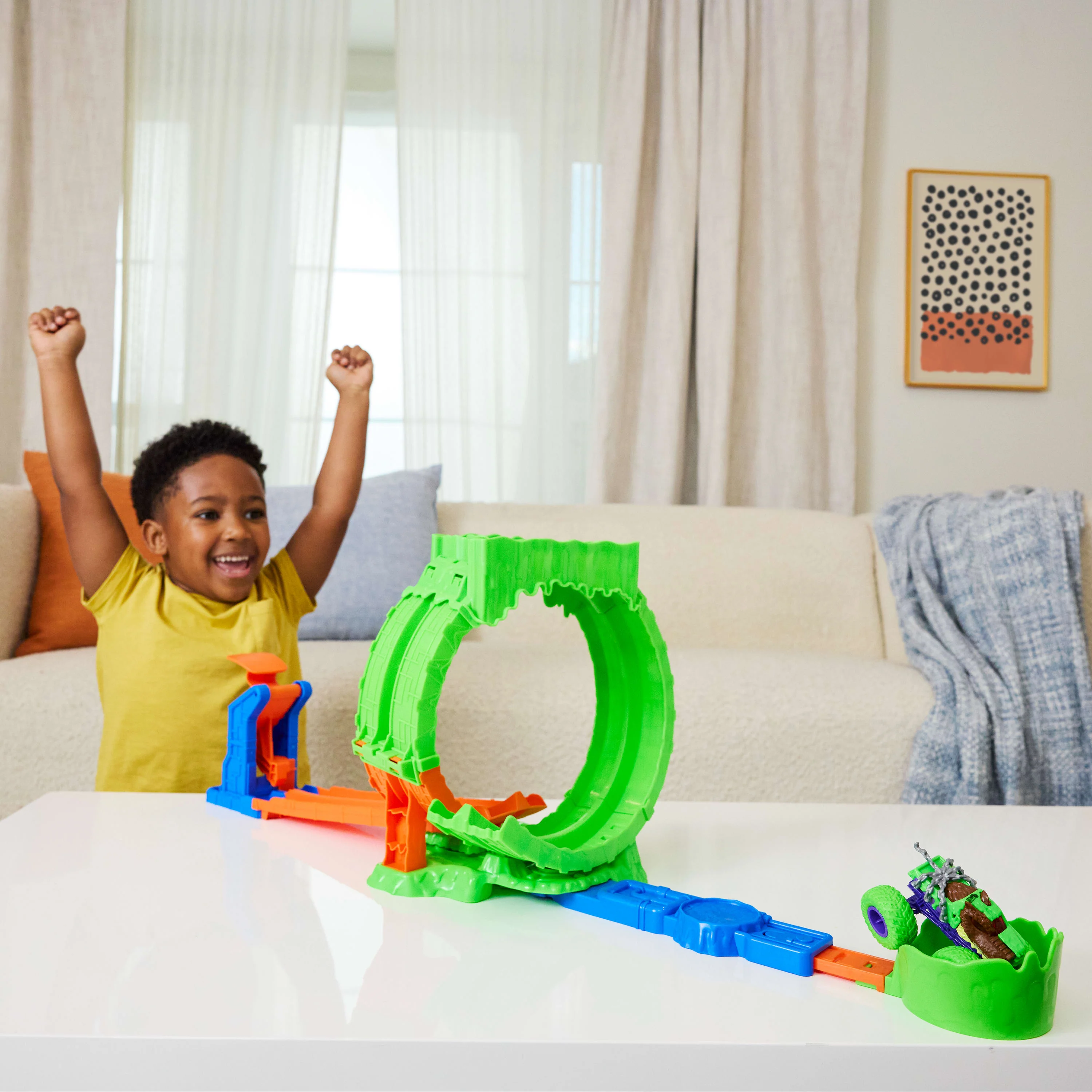 Hot Wheels Monster Trucks Mutant Chaos Loop Challenge Playset - Image 2