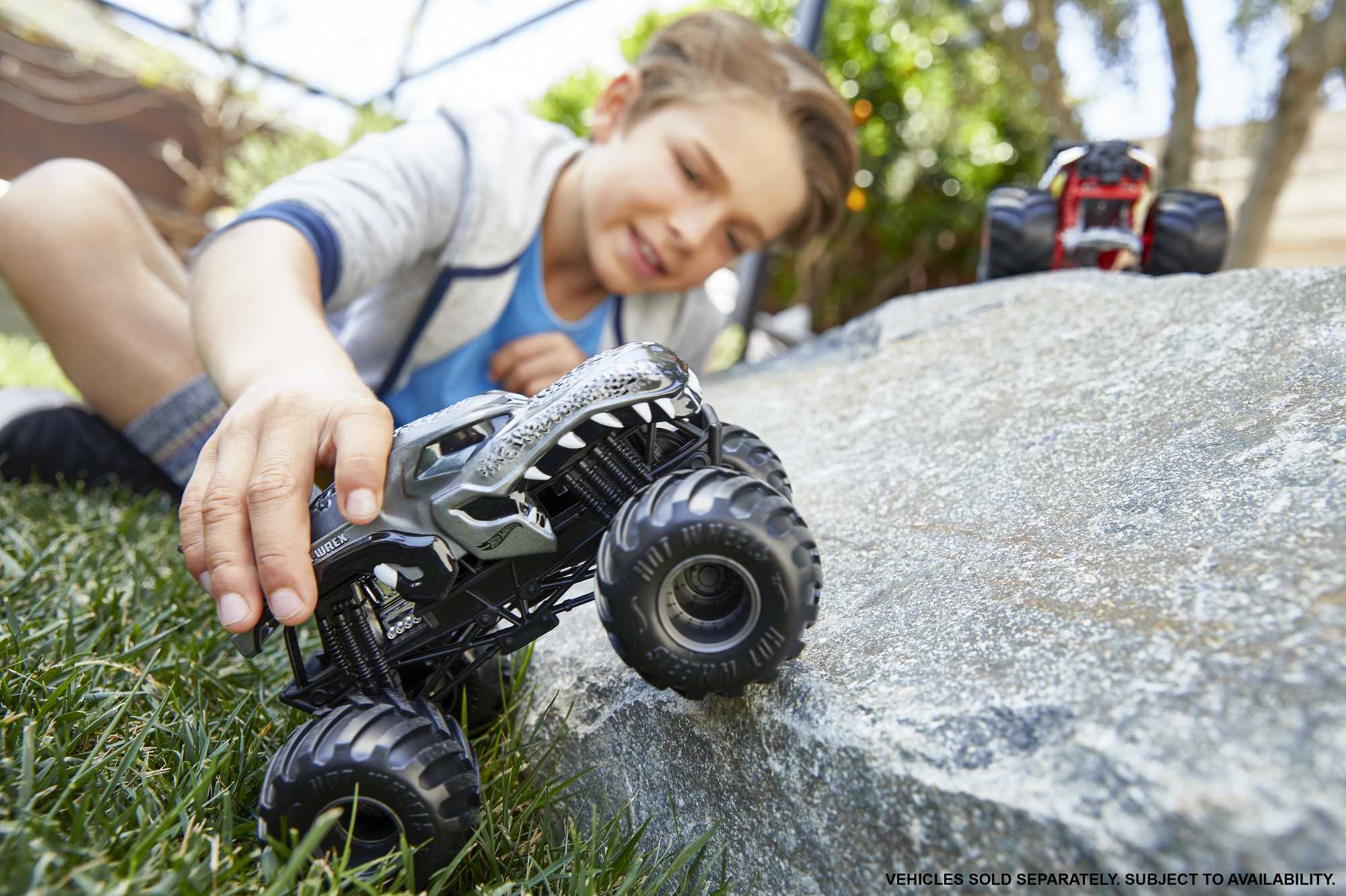 Hot Wheels Monster Trucks, Oversized Monster Truck in 1:24 Scale - Image 2