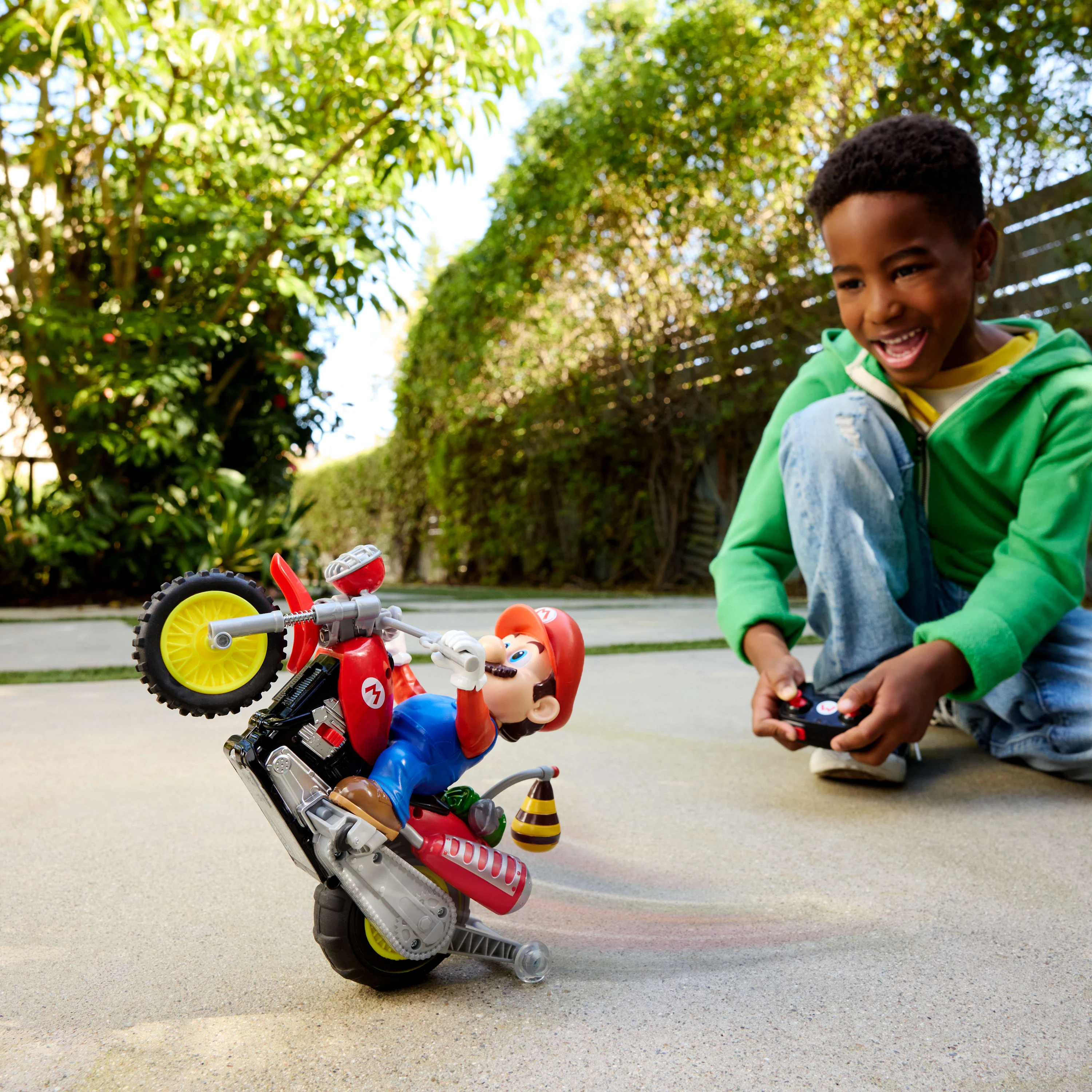 Hot Wheels RC Mario Wheelie Motocross RC, Remote-Controlled Battery-Powered Vehicle - Image 2