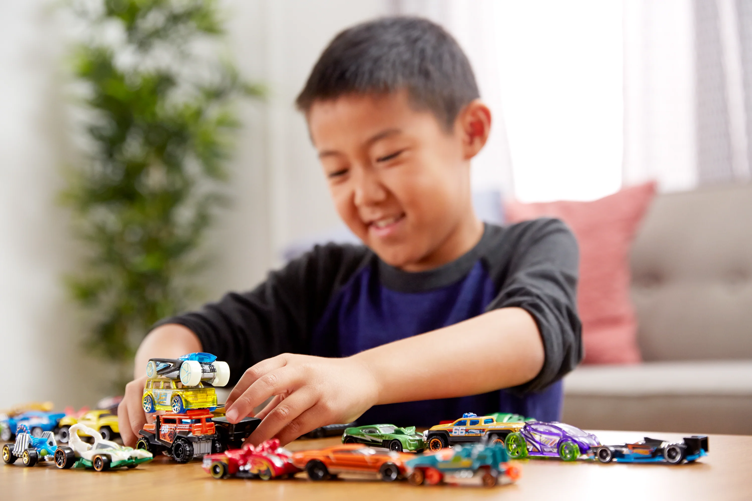 Hot Wheels Set Of 8 Basic Toy Cars & Trucks in 1:64 Scale Including 1 Exclusive Car, Styles May Vary - Image 2