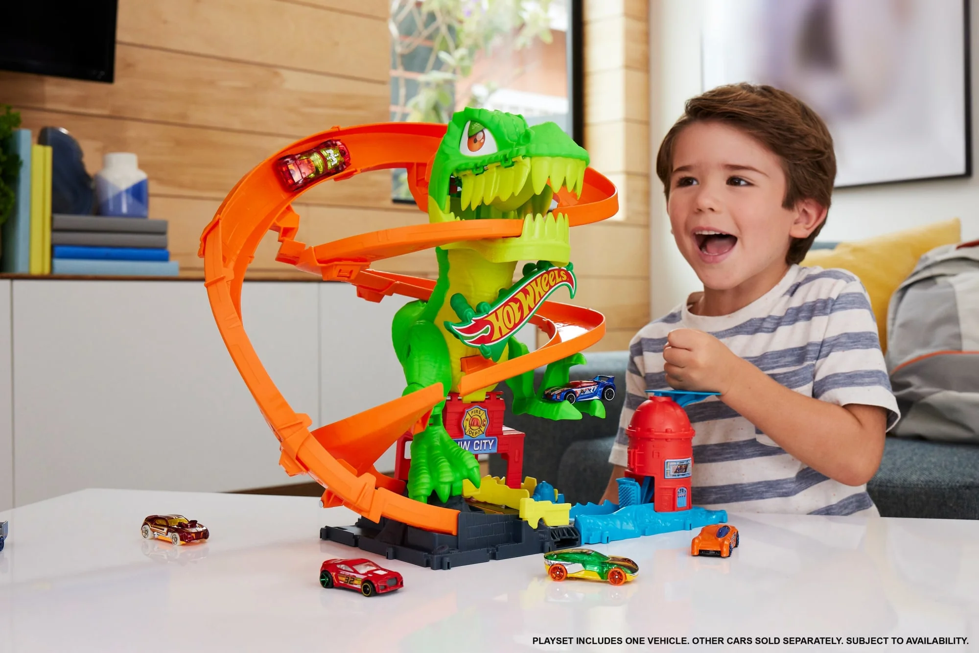Hot Wheels City T-Rex Blaze Battle Playset & 1:64 Scale Die-Cast Car, Dinosaur Nemesis - Image 2