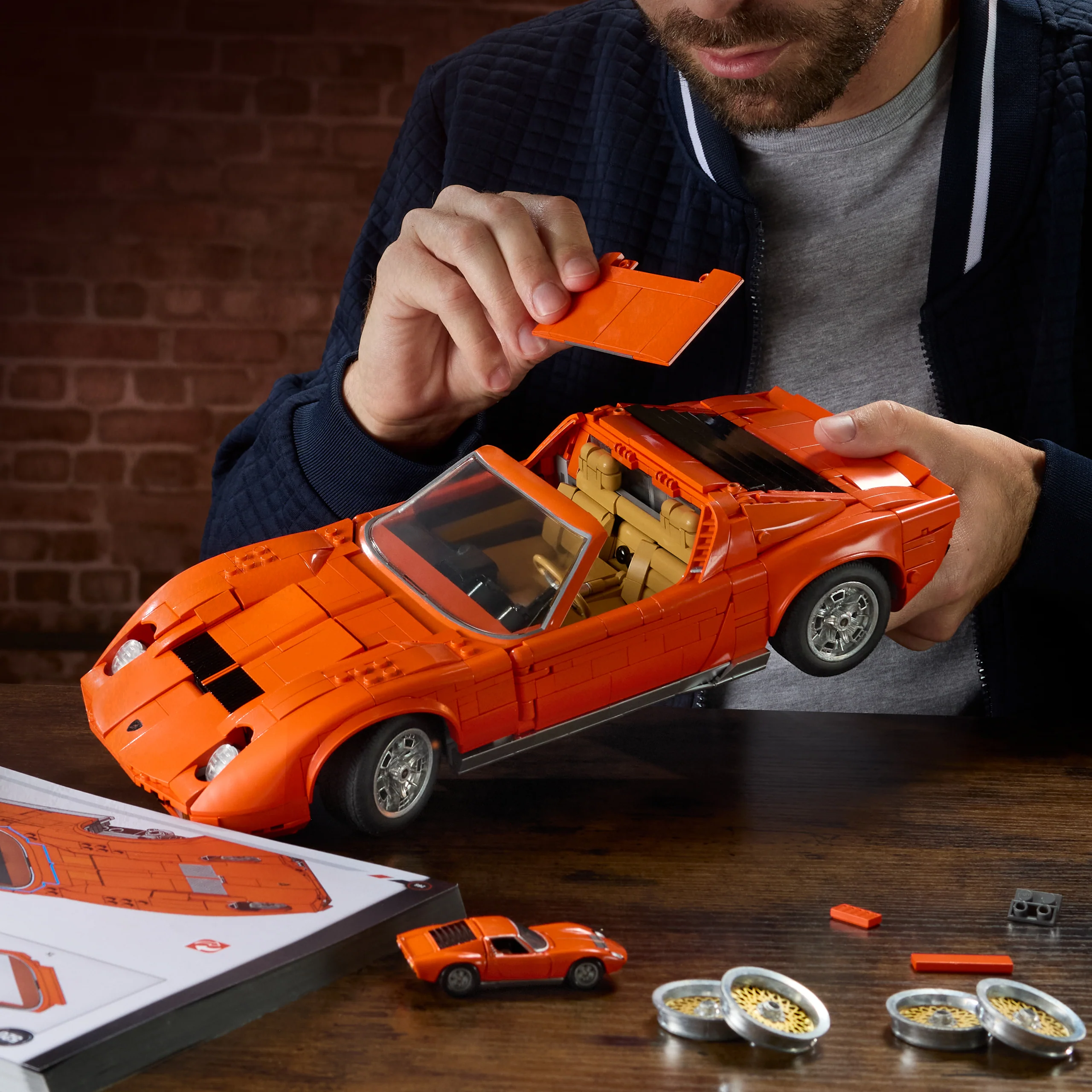 Mattel Brick Shop Hot Wheels ’71 Lamborghini Miura P400 Sv Building Toy Kit - Image 2