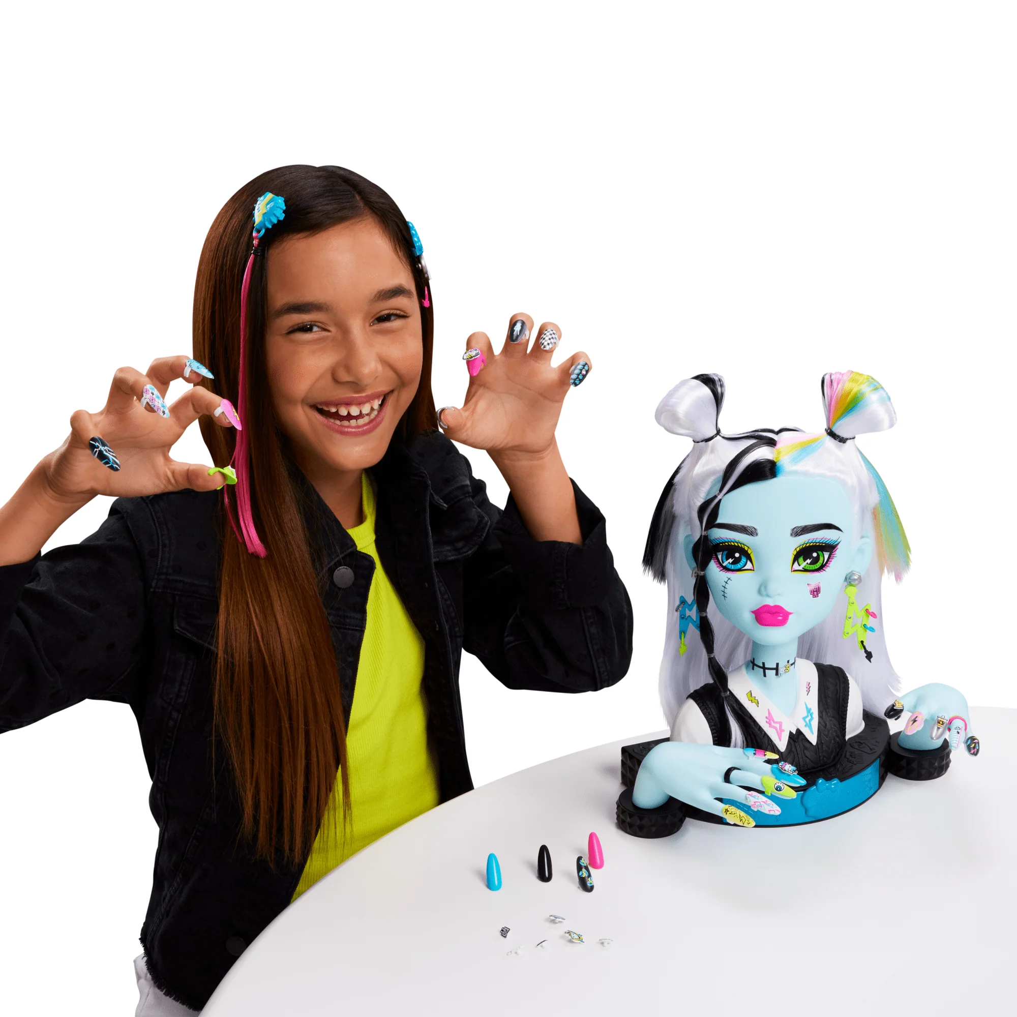 Monster High Frankie Stein Styling Head With 65+ Nail, Hair And Face Accessories - Image 2