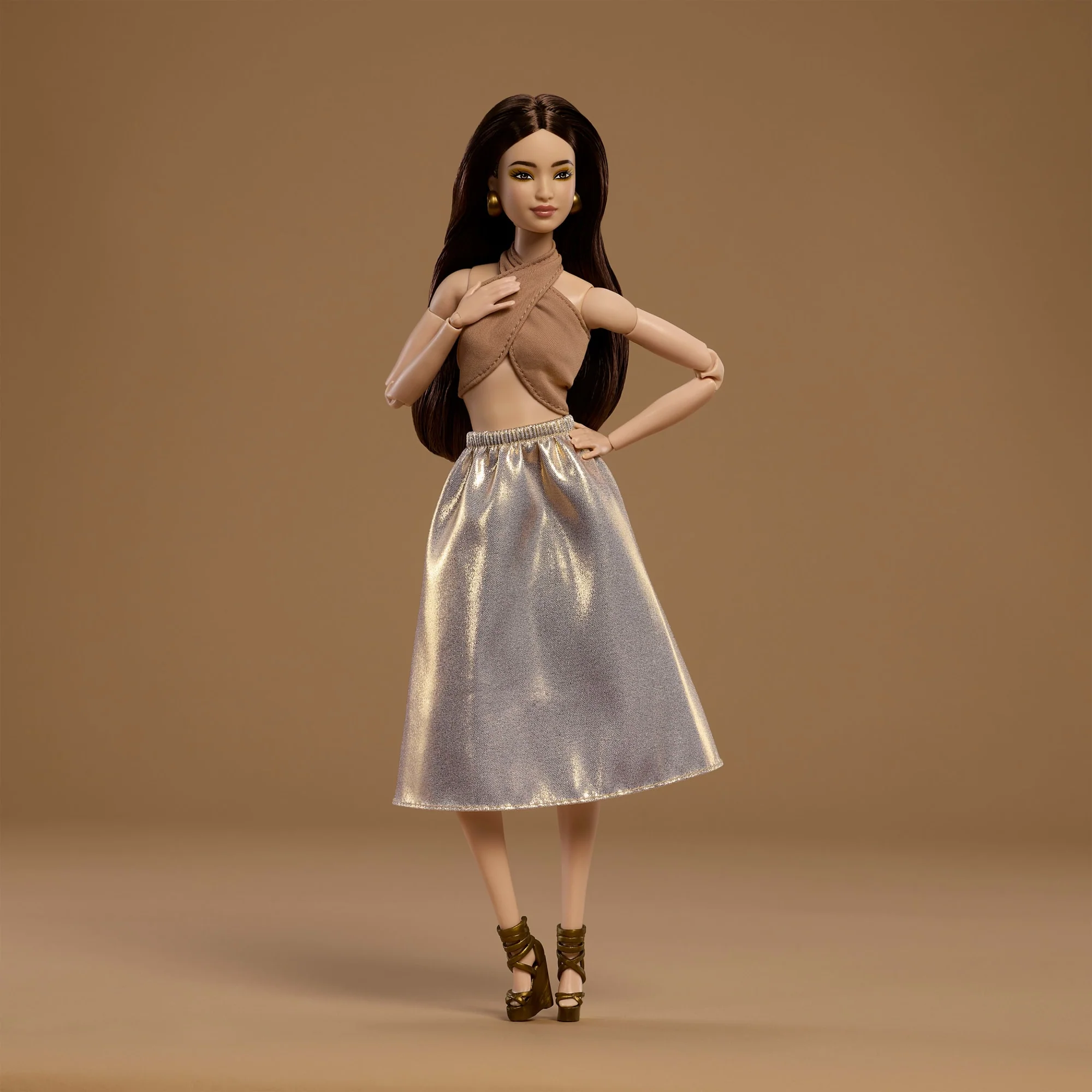 Barbie-Poupée Barbie Basics Modèle 06-Cheveux Bruns et Habits Dorés - Image 2