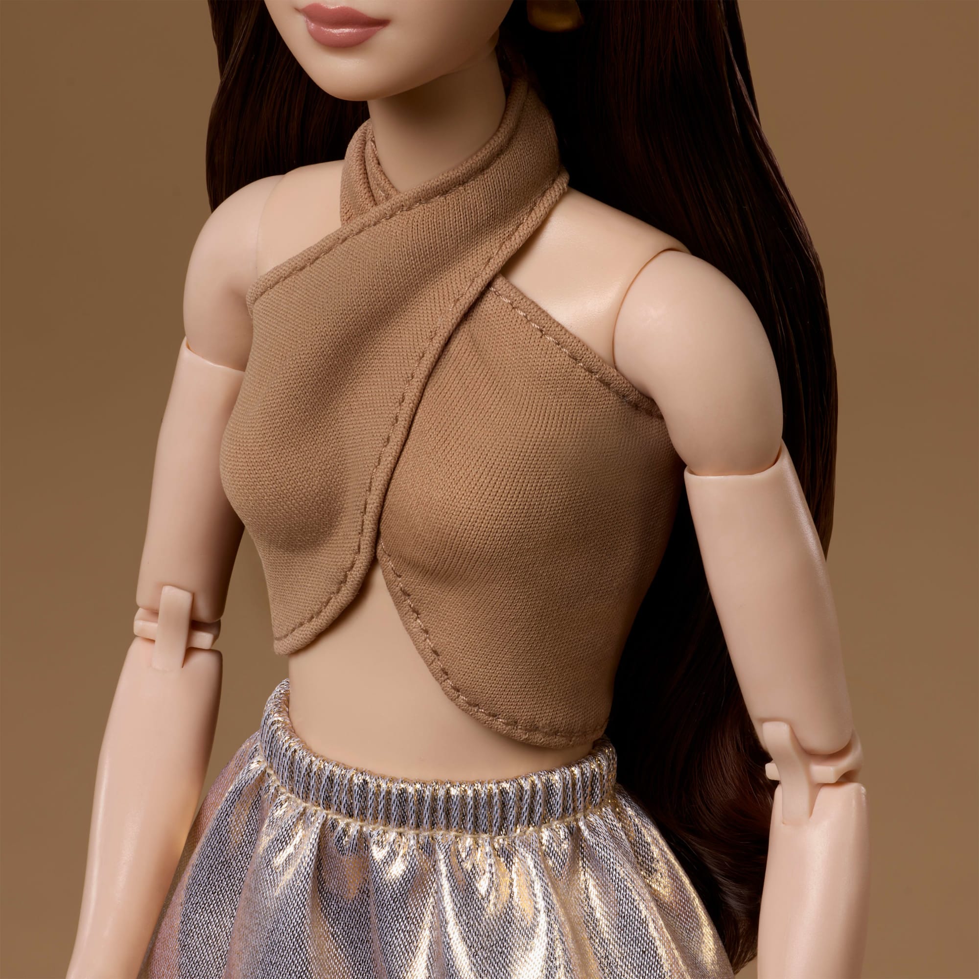 Barbie-Poupée Barbie Basics Modèle 06-Cheveux Bruns et Habits Dorés - Image 4