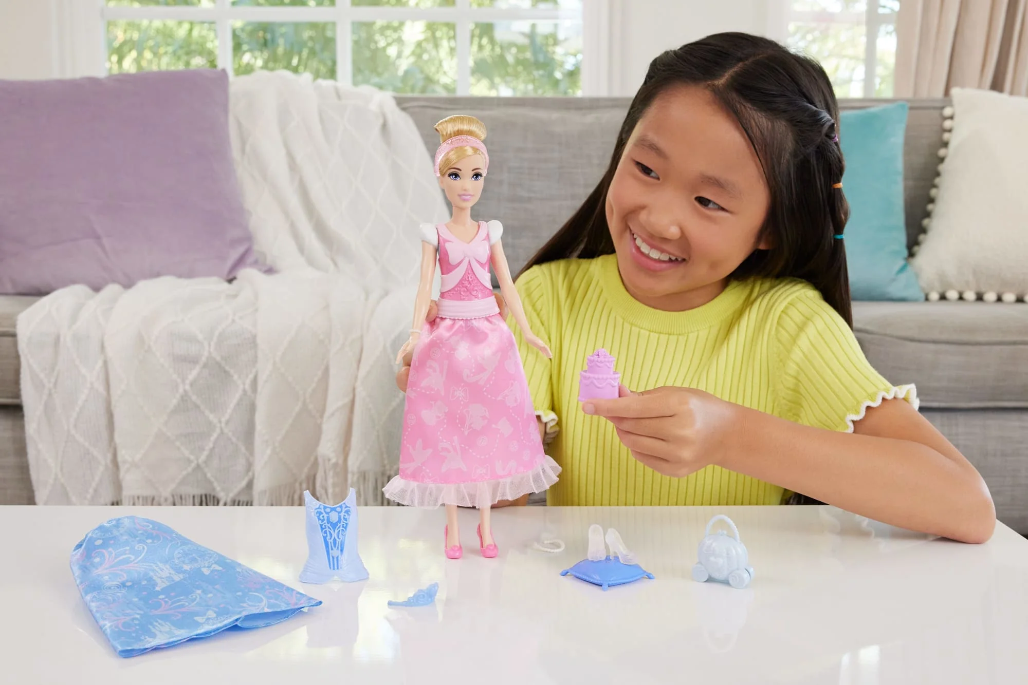 Princesses Disney Poupée Mode Histoires de Cendrillon2-en-1 - Image 2