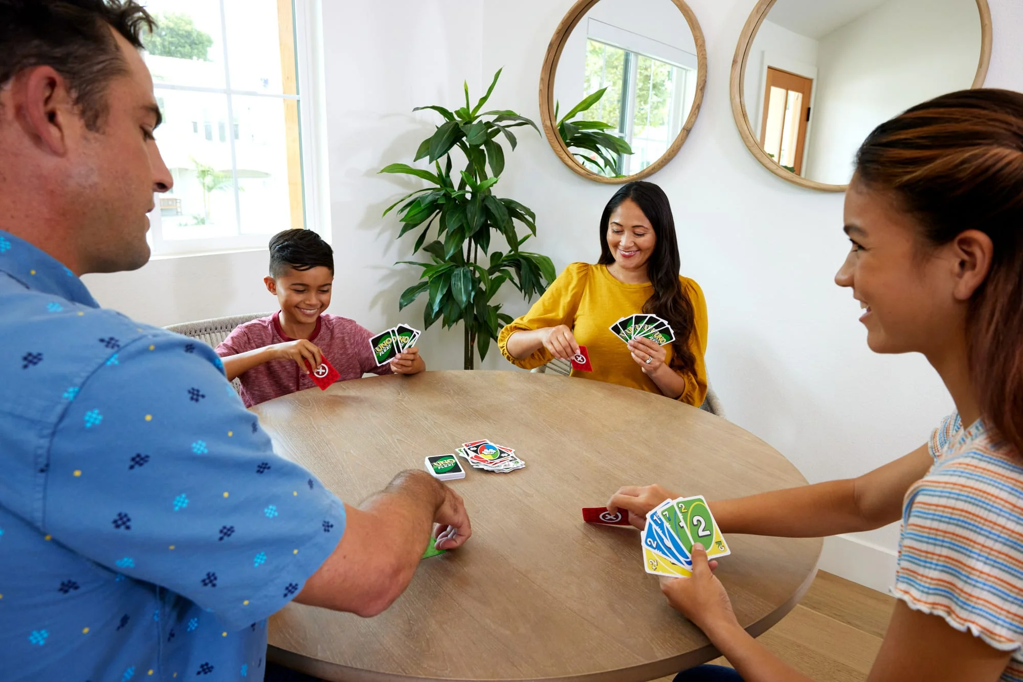 UNO Flex Card Game, Fun Games For Family And Game Nights - Image 2