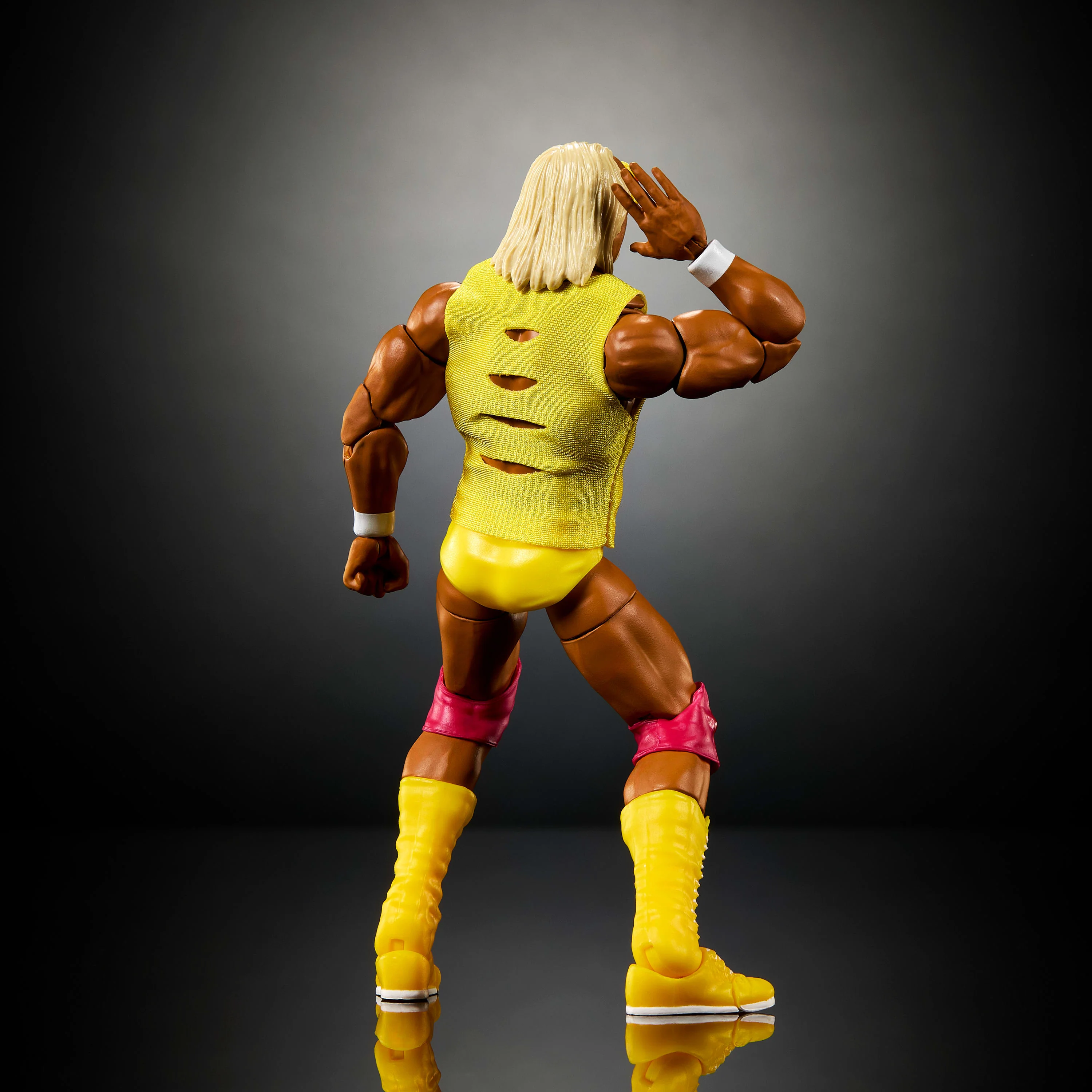 WWE Ultimate Edition Hulk Hogan Action Figure & Accessories Set, 6-inch Collectible - Image 5
